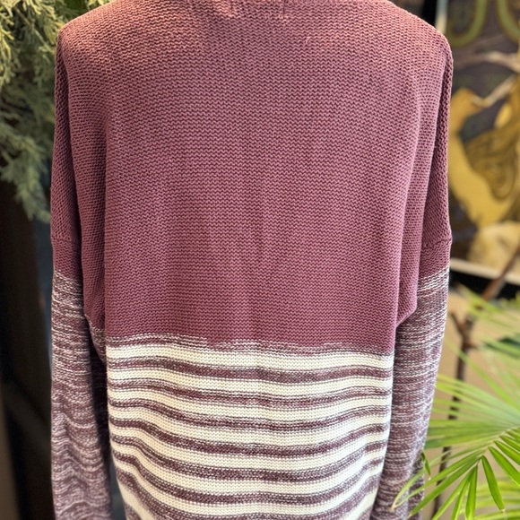 Urban Outfitters oversized slouchy v-neck stripped sweater - Picture 8 of 16